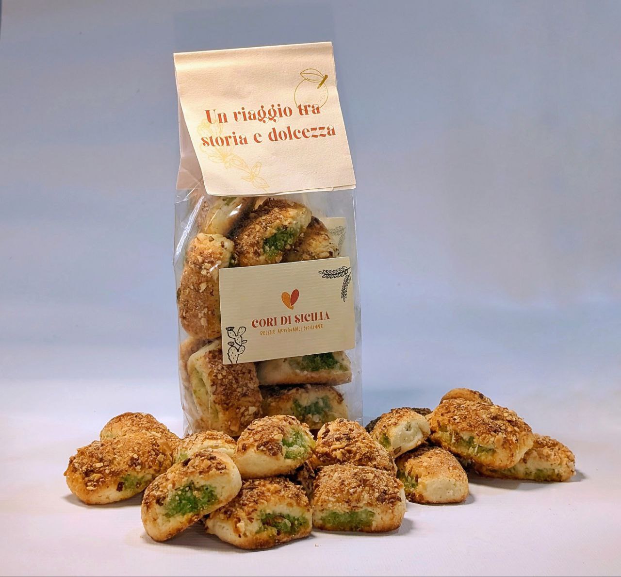 Cuor_di_Zuccata_-_biscotto_artigianale_siciliano_ripieno_di_zuccata_con_granella_di_mandorle